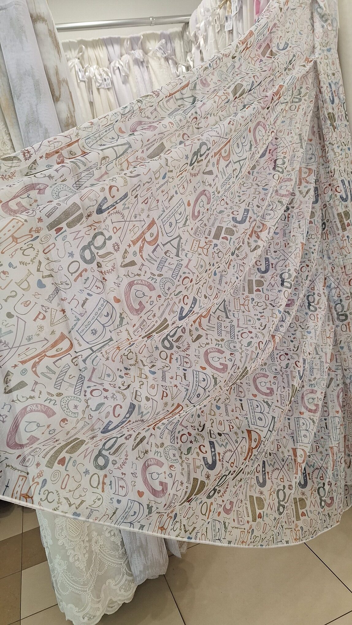 zavese, jeftine zavese, zavese na metar, zavese za dnevnu sobu, elegantne zavese, zavese od bambusa