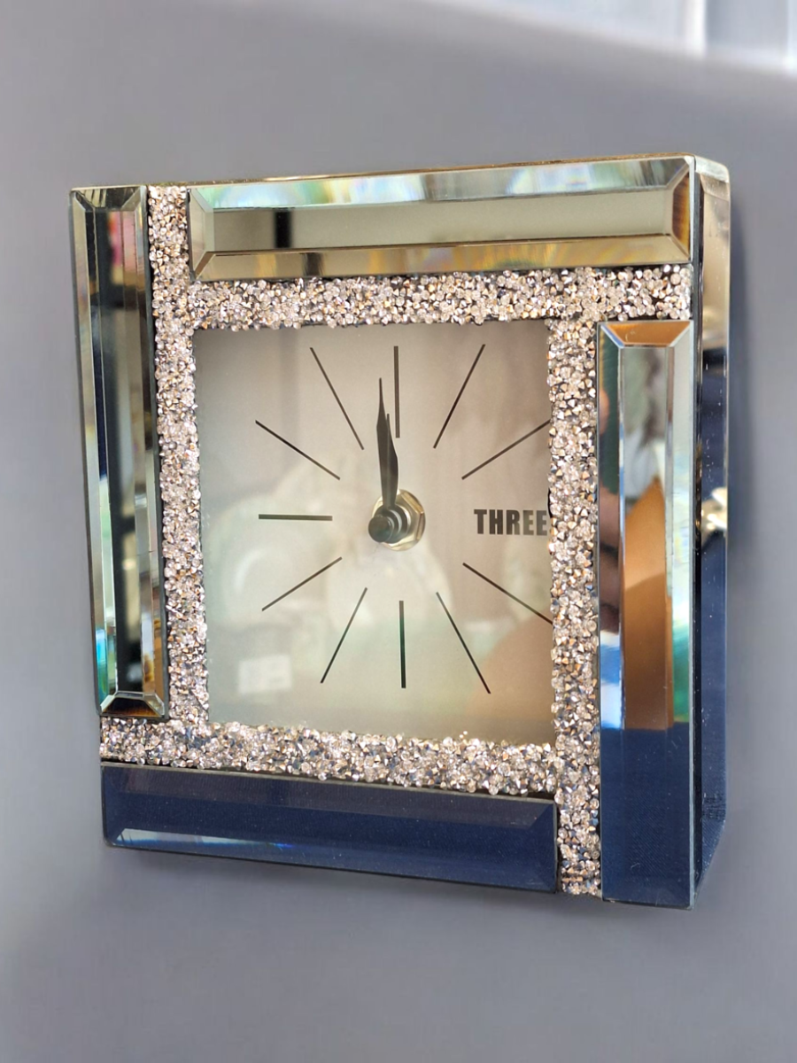 sat, sat dimenzije 15x15cm, sat sa svetlucavim motivima