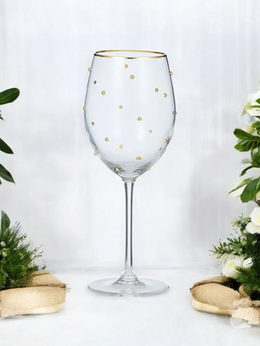 čaše za vino, čaše, čaše sa tufnama, čaše sa zlatnim detaljima, čaše sa tačkicama