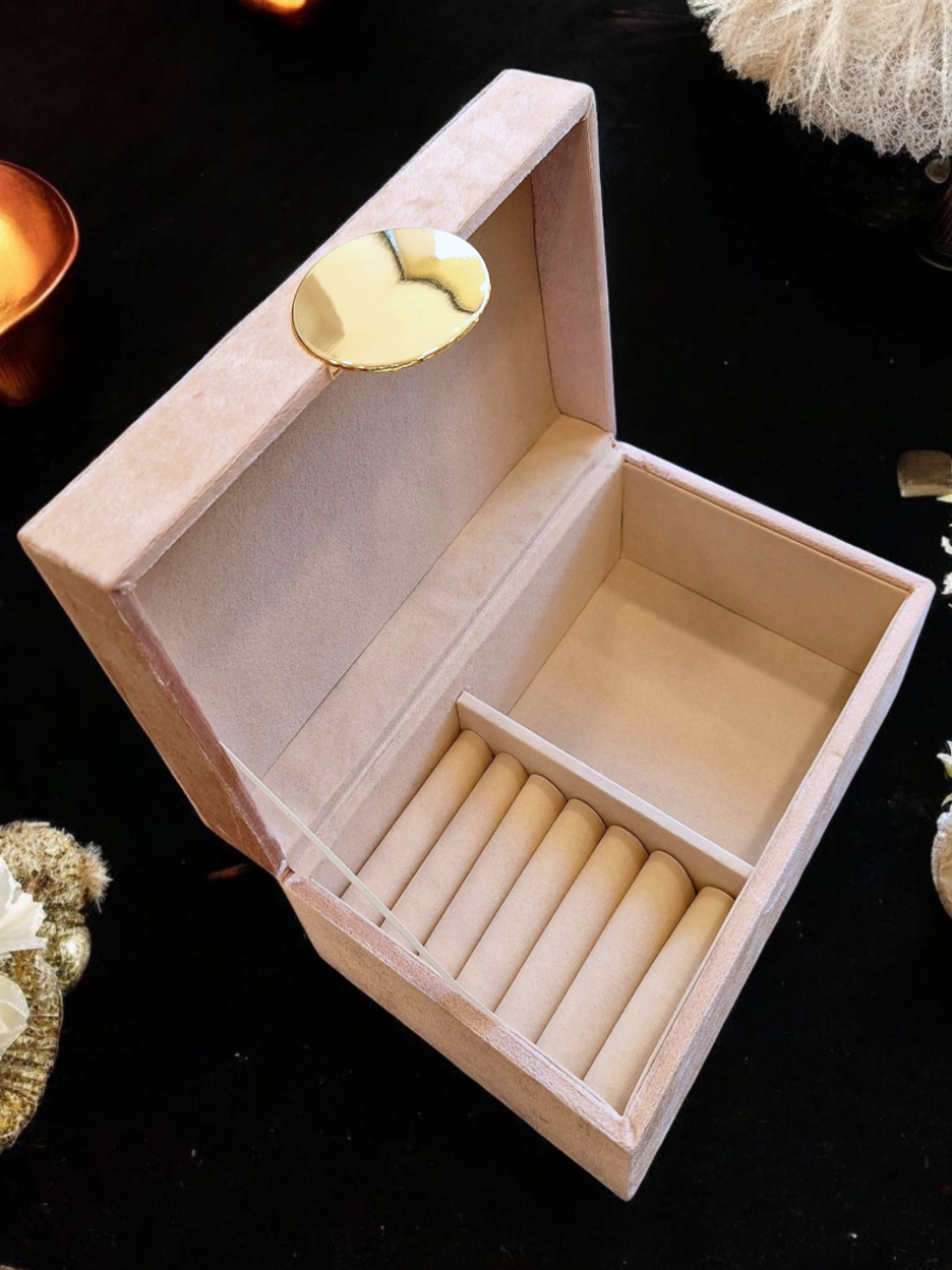 kutija za nakit, roze kutija za nakit, kutija sa pregradama