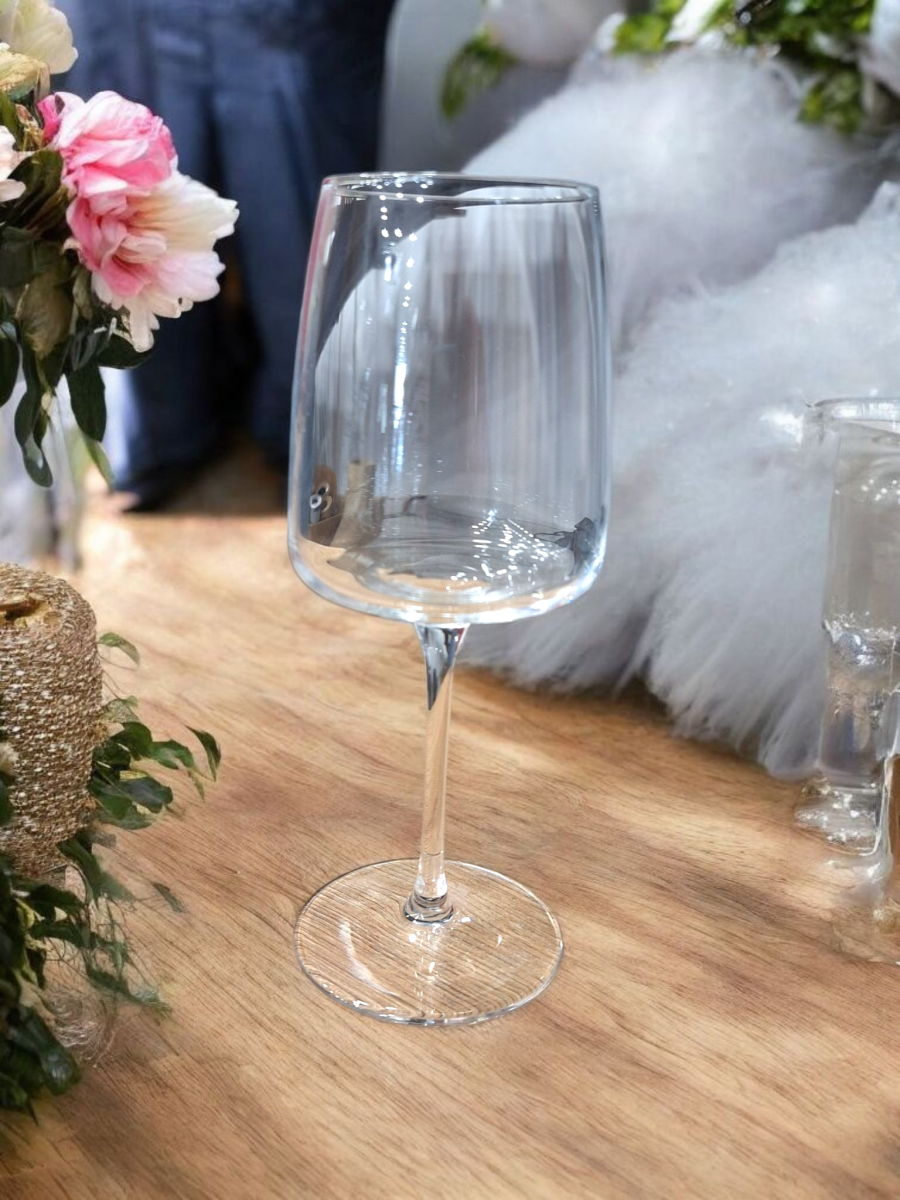 Čaše,vino,elegancije