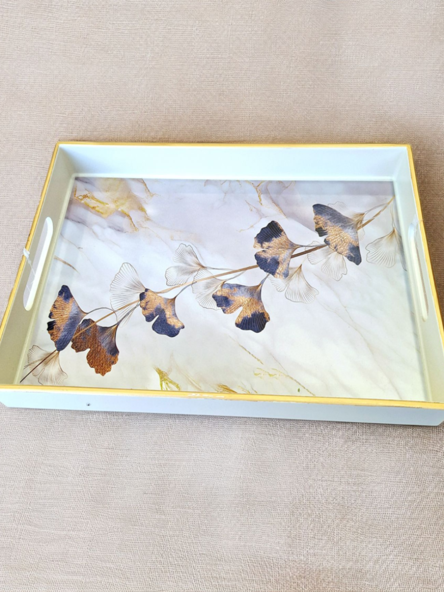 poslužavnik, poslužavnik sa cvetnim detaljima, poslužavnik kao dekoracija