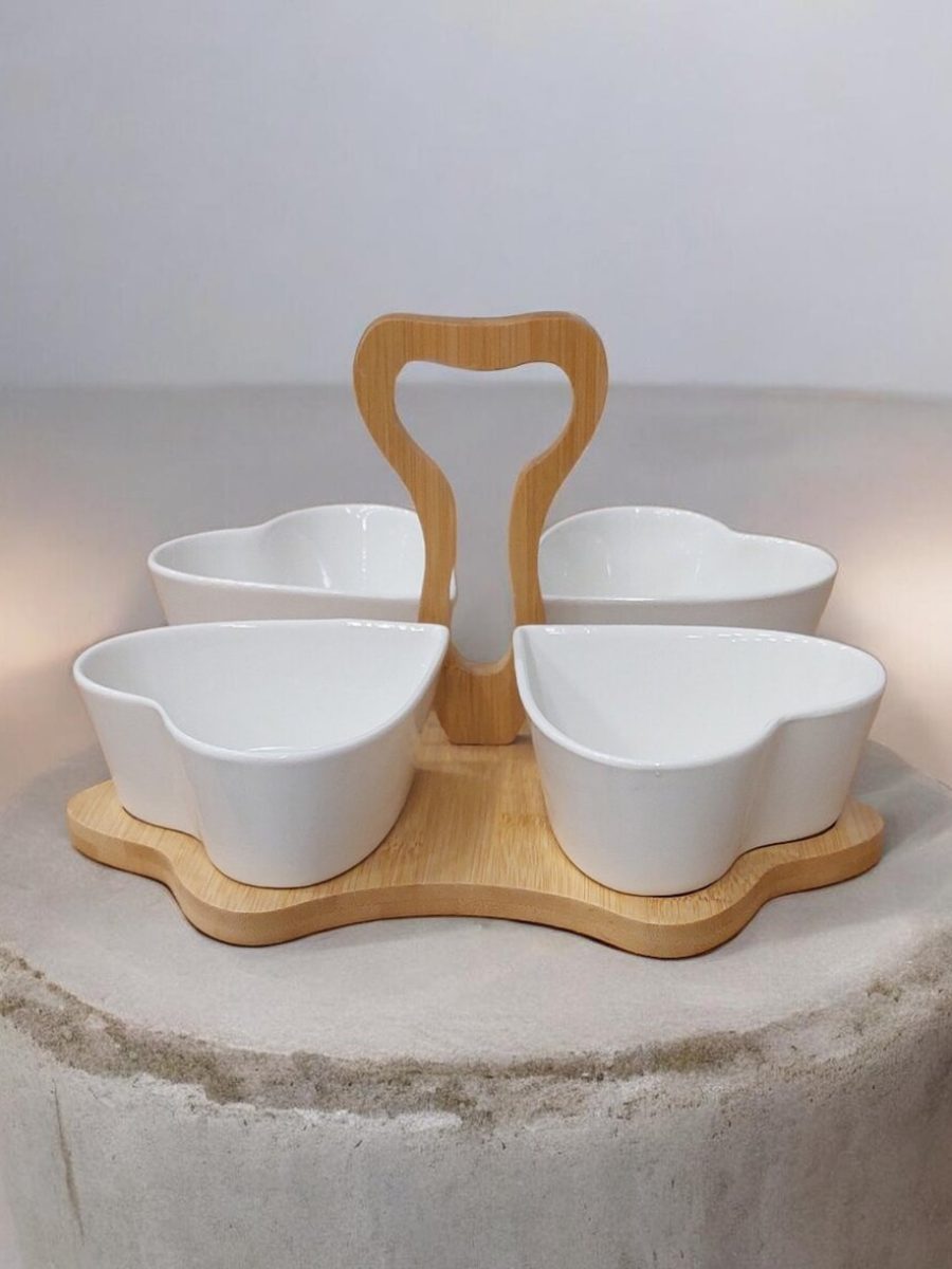 Činije na bambus dasci 80558