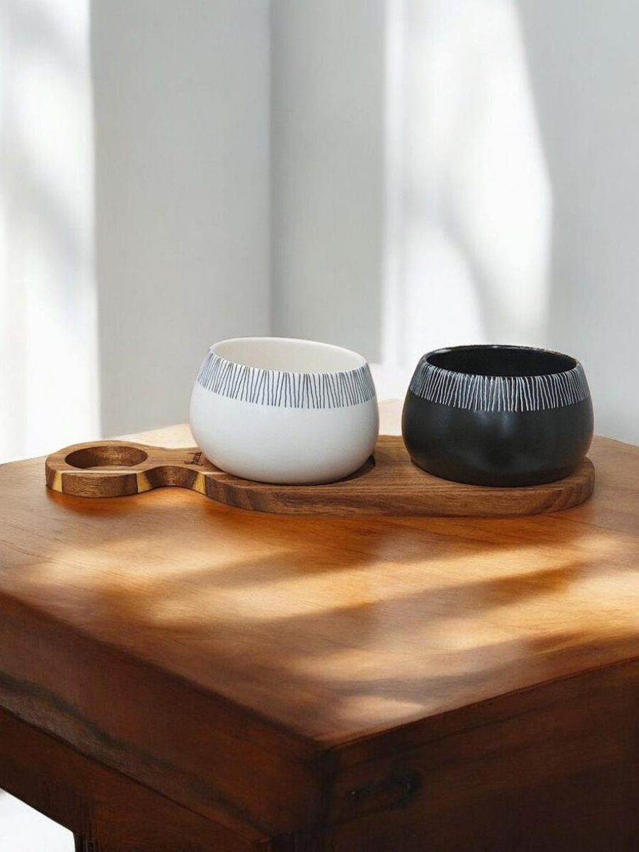 Keramičke posude na bambus dasci 80915